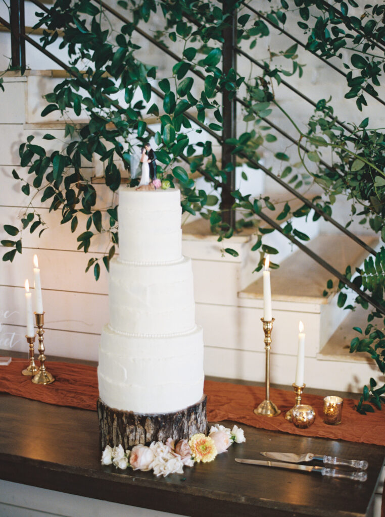 Wedding cake inspo for an autumn inspired wedding 